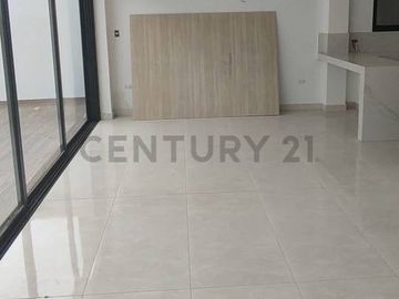 Venta casa de estreno, vía Salitre.