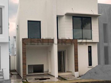 Venta casa de estreno, vía Salitre.