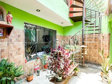 VENTA DE CASA DE TRES PISOS EN VENTANILLA ALTA