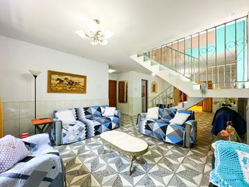VENTA DE CASA DE TRES PISOS EN VENTANILLA ALTA