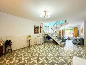 VENTA DE CASA DE TRES PISOS EN VENTANILLA ALTA