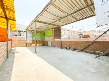 VENTA DE CASA DE TRES PISOS EN VENTANILLA ALTA