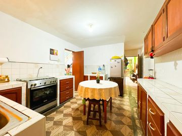VENTA DE CASA DE TRES PISOS EN VENTANILLA ALTA