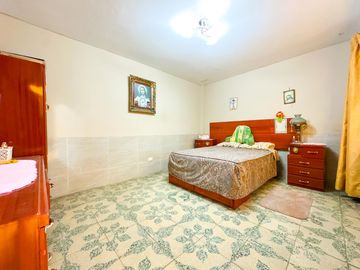 VENTA DE CASA DE TRES PISOS EN VENTANILLA ALTA