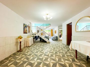 VENTA DE CASA DE TRES PISOS EN VENTANILLA ALTA