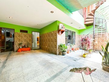 VENTA DE CASA DE TRES PISOS EN VENTANILLA ALTA