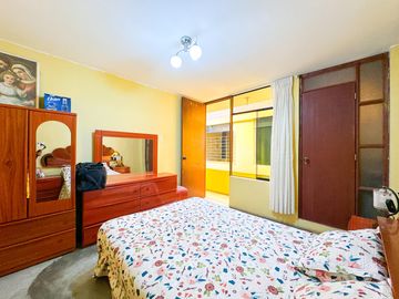 VENTA DE CASA DE TRES PISOS EN VENTANILLA ALTA