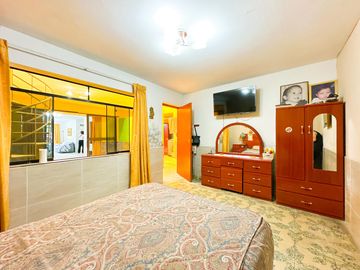 VENTA DE CASA DE TRES PISOS EN VENTANILLA ALTA