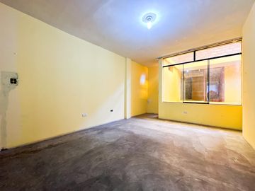 VENTA DE CASA DE TRES PISOS EN VENTANILLA ALTA