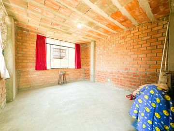 VENTA DE CASA DE TRES PISOS EN VENTANILLA ALTA