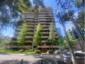 Linda vista en todos los ambientes, frente a plaza