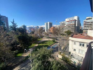 Linda vista en todos los ambientes, frente a plaza