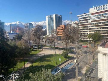 Linda vista en todos los ambientes, frente a plaza