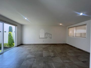 Casa en condominio en venta en Santa María, San Mateo Atenco, México