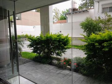 VICENTE LOPEZ -  IMPECABLE  DEPARTAMENTO DE 2 AMB CON BALCÓN!
