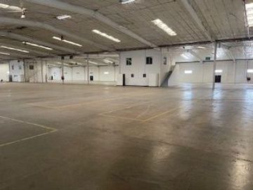 Nave con transformador y techo con  insolación