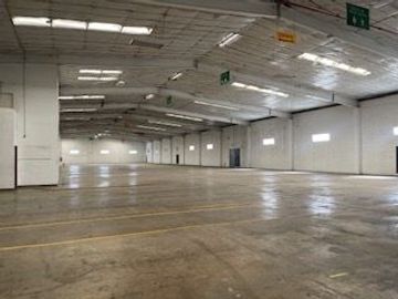 Nave con transformador y techo con  insolación