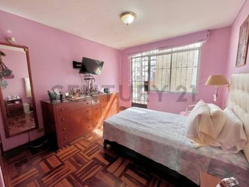 Venta de Casa en Surco | 2 Pisos + Azotea | Ubicación Estratégica