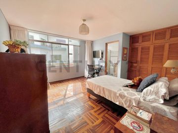 Venta de Casa en Surco | 2 Pisos + Azotea | Ubicación Estratégica