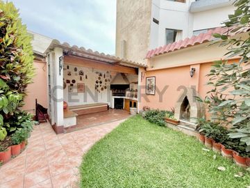 Venta de Casa en Surco | 2 Pisos + Azotea | Ubicación Estratégica