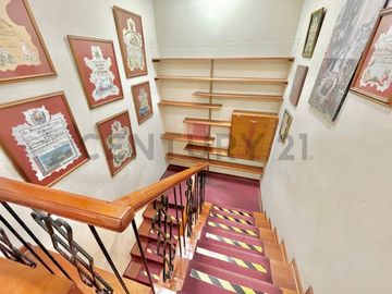 Venta de Casa en Surco | 2 Pisos + Azotea | Ubicación Estratégica