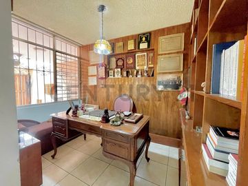 Venta de Casa en Surco | 2 Pisos + Azotea | Ubicación Estratégica