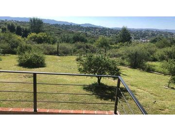 APTA CRÉDITO VENTA CASA HERMOSO.TERRENO CON PILETA Y VISTA EN TANTI