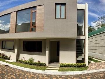Venta casa Cumbayá, 3 dormitorios, conjunto con piscina