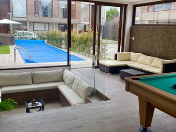 Venta casa Cumbayá, 3 dormitorios, conjunto con piscina