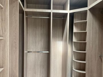 Venta casa Cumbayá, 3 dormitorios, conjunto con piscina