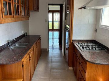 Departamento 3 ambientes a la calle con balcon frances y saliente
