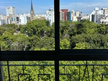 Departamento 3 ambientes a la calle con balcon frances y saliente