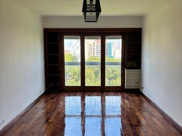 Departamento 3 ambientes a la calle con balcon frances y saliente