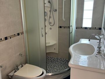 Departamento 3 ambientes a la calle con balcon frances y saliente