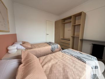 Departamento de 3 ambientes a la calle con balcón y habitación en suite