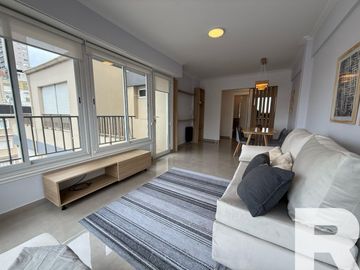 Departamento de 3 ambientes a la calle con balcón y habitación en suite