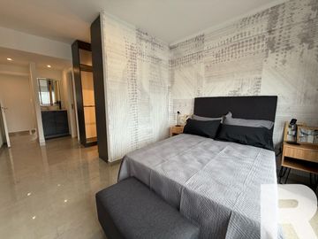 Departamento de 3 ambientes a la calle con balcón y habitación en suite
