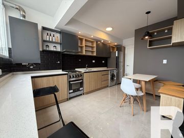 Departamento de 3 ambientes a la calle con balcón y habitación en suite
