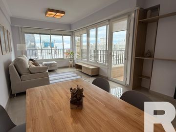 Departamento de 3 ambientes a la calle con balcón y habitación en suite