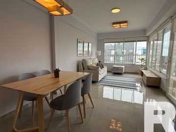 Departamento de 3 ambientes a la calle con balcón y habitación en suite