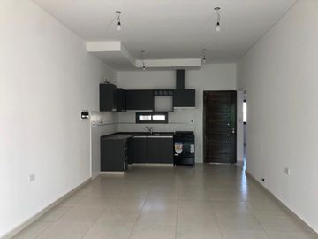 VENTA CASA 3 HAB. Y 2 BAÑOS Bº PRIVADO - MAIPÚ