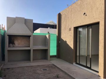 VENTA CASA 3 HAB. Y 2 BAÑOS Bº PRIVADO - MAIPÚ