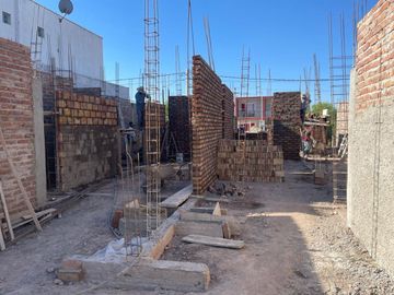 VENTA CASA 3 HAB. Y 2 BAÑOS Bº PRIVADO - MAIPÚ