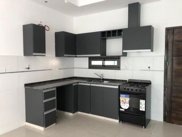 VENTA CASA 3 HAB. Y 2 BAÑOS Bº PRIVADO - MAIPÚ