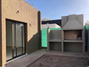 VENTA CASA 3 HAB. Y 2 BAÑOS Bº PRIVADO - MAIPÚ