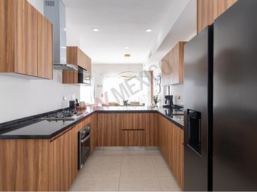 Aprovecha precio de preventa, con ubicación privilegiada y  acceso directo por Av. Juárez equipada con cocina, vestidor y closets