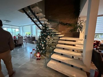 Casa en Venta en Centro Sur con Roof Garden y Sótano, Diseño de Autor