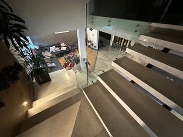 Casa en Venta en Centro Sur con Roof Garden y Sótano, Diseño de Autor