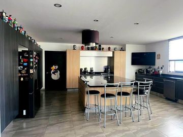 Casa en Venta en Centro Sur con Roof Garden y Sótano, Diseño de Autor
