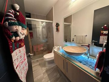 Casa en Venta en Centro Sur con Roof Garden y Sótano, Diseño de Autor